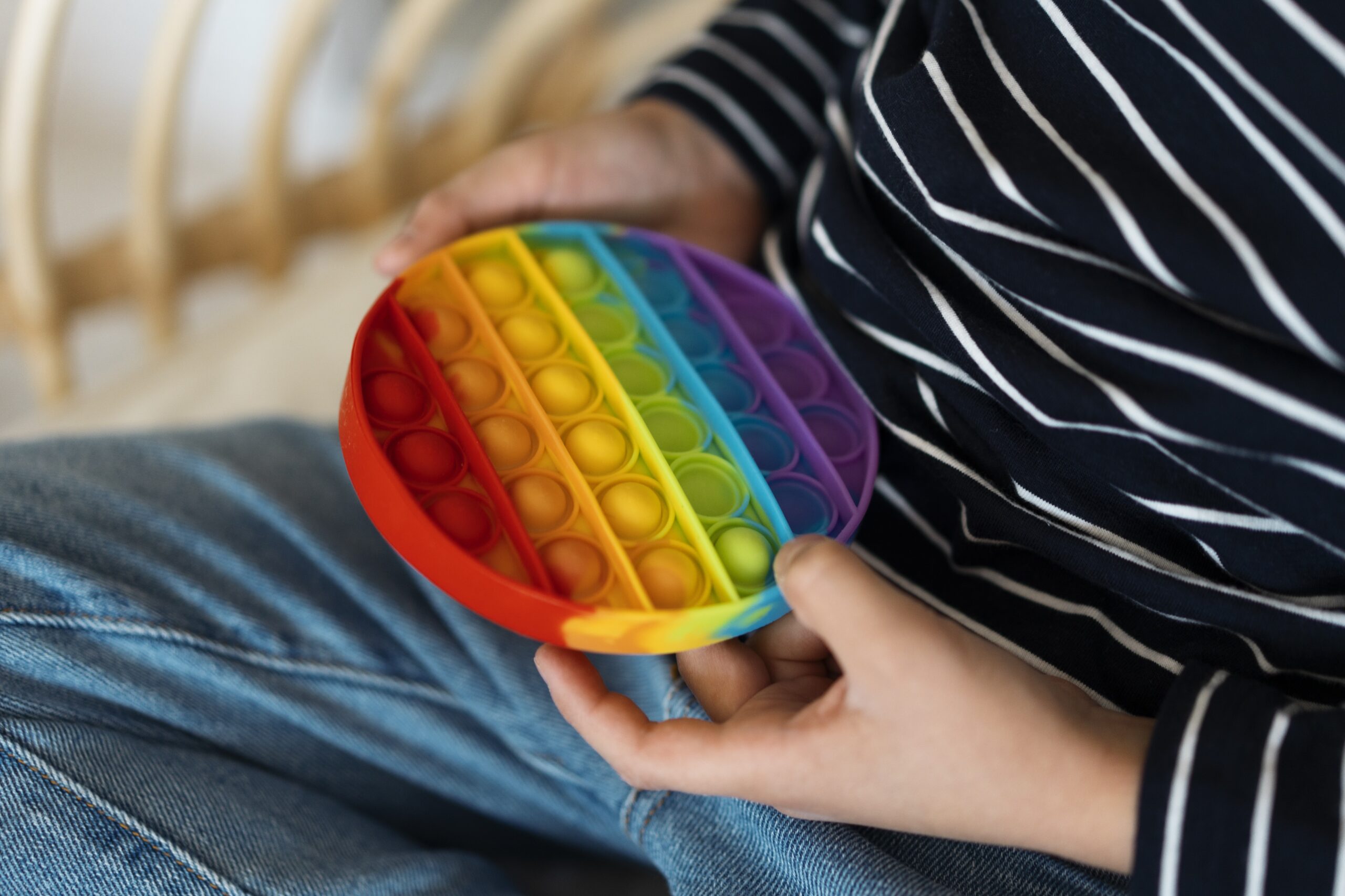 close-up-child-playing-with-pop-it-toy